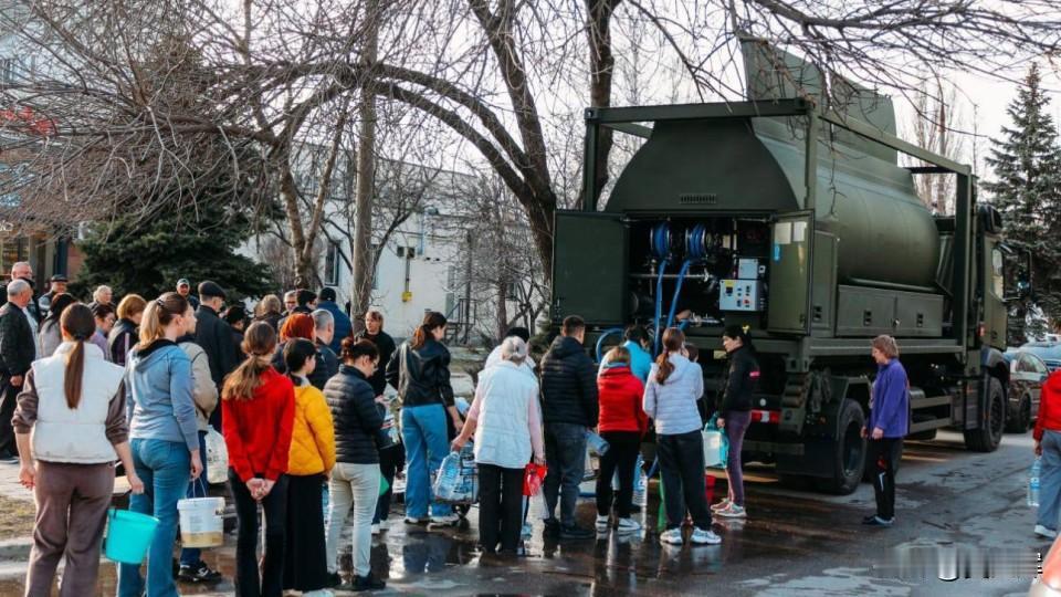 因俄罗斯袭击乌克兰水电站导致德涅斯特河污染，摩尔多瓦超30万人断水
 
摩尔多瓦