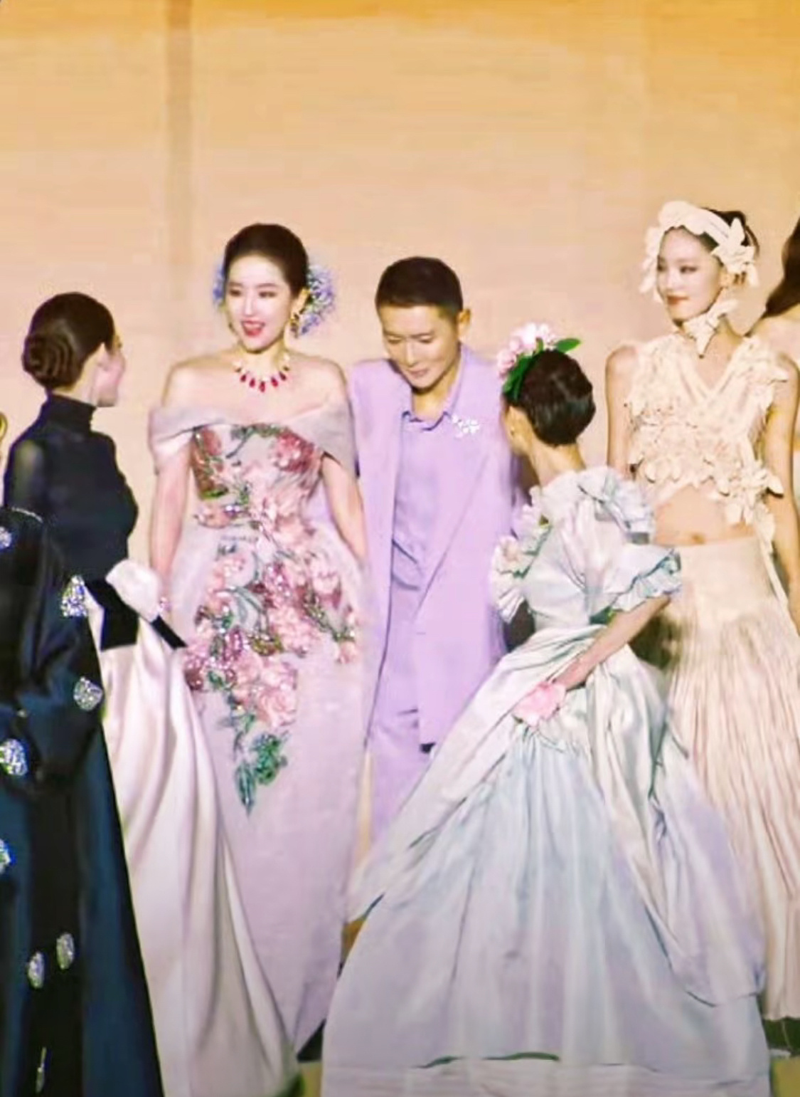 刘亦菲将Vogue带回黄金时代 ​​​