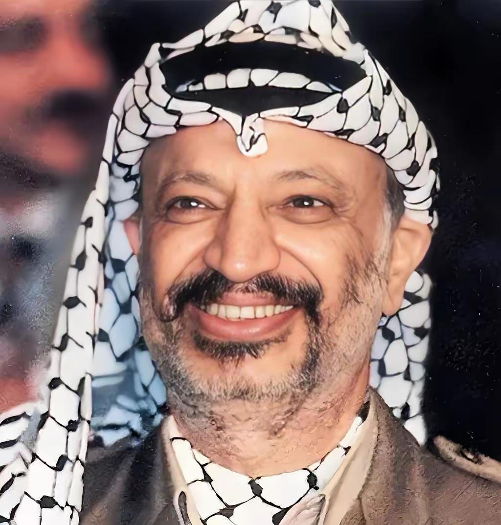 一个民族若把命运系于一人，无论此人多么传奇、悲情或“不可或缺”，终将滑向悲剧——