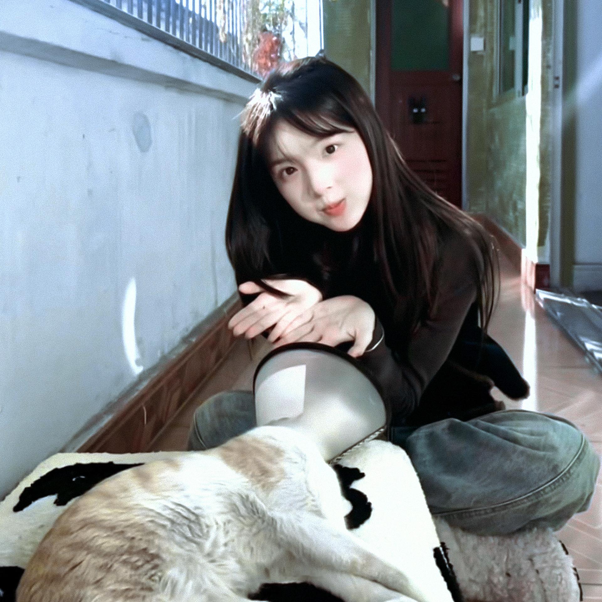 李思潼 墙角开了一朵小花💌 
