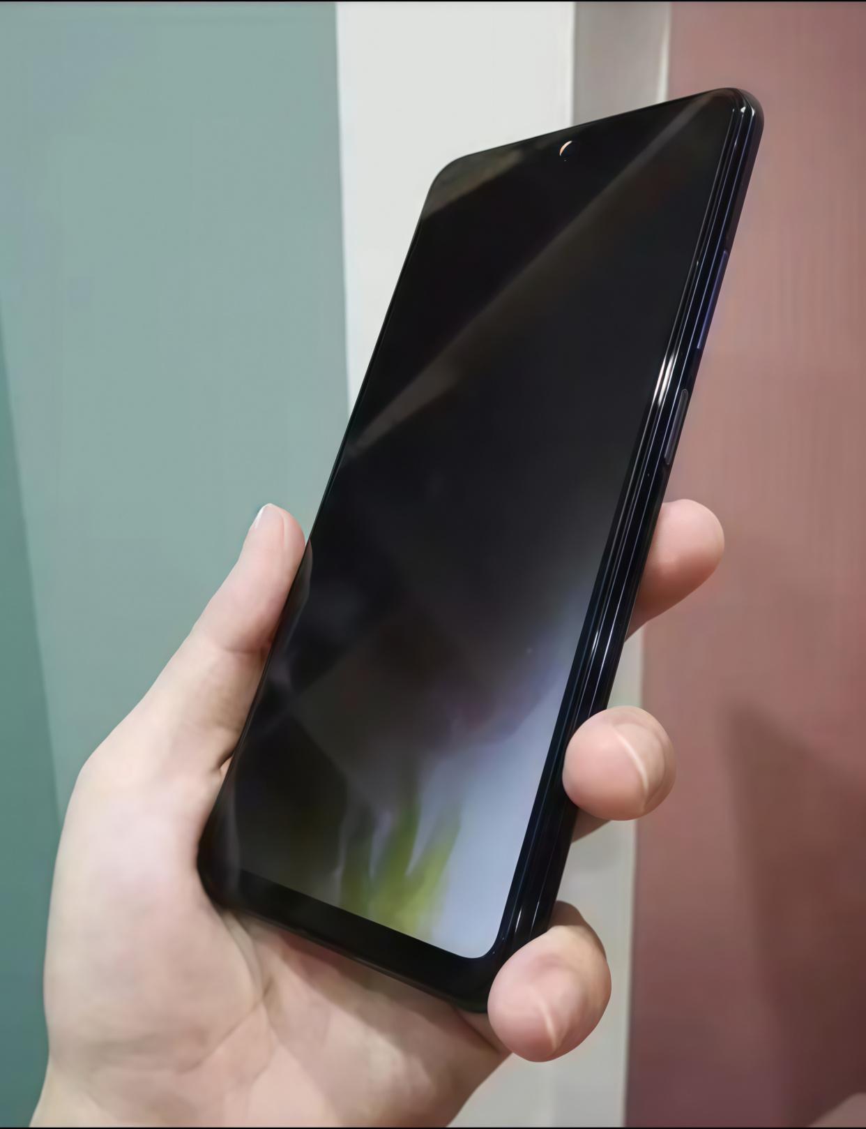 手机防窥膜正在偷走你的视力！这张薄薄的膜背后藏着两大隐患，看完赶紧检查一下你的手