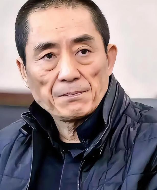 76岁张艺谋，悲痛发文！
 
8月10日，对于导演张艺谋来说，是悲痛的一天。他的