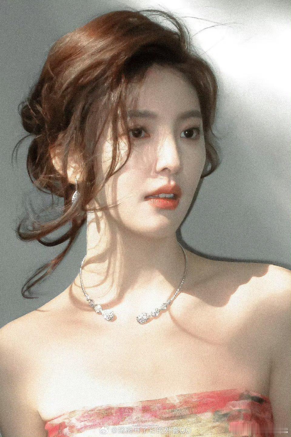 章若楠、王安宇想把你和时间藏起来 开通官博，谁想看 原来是我 