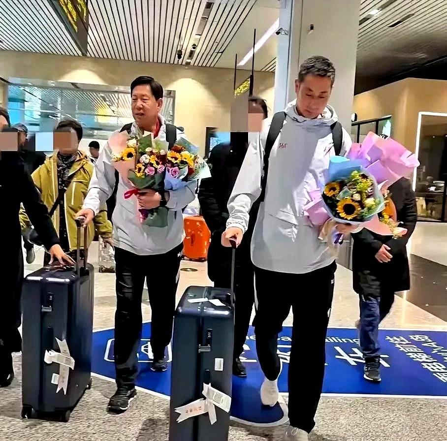 李盈莹王媛媛龚翔宇吴梦洁有神秘安排，不随球队返回。

据说大概率是给赞助商拍宣传