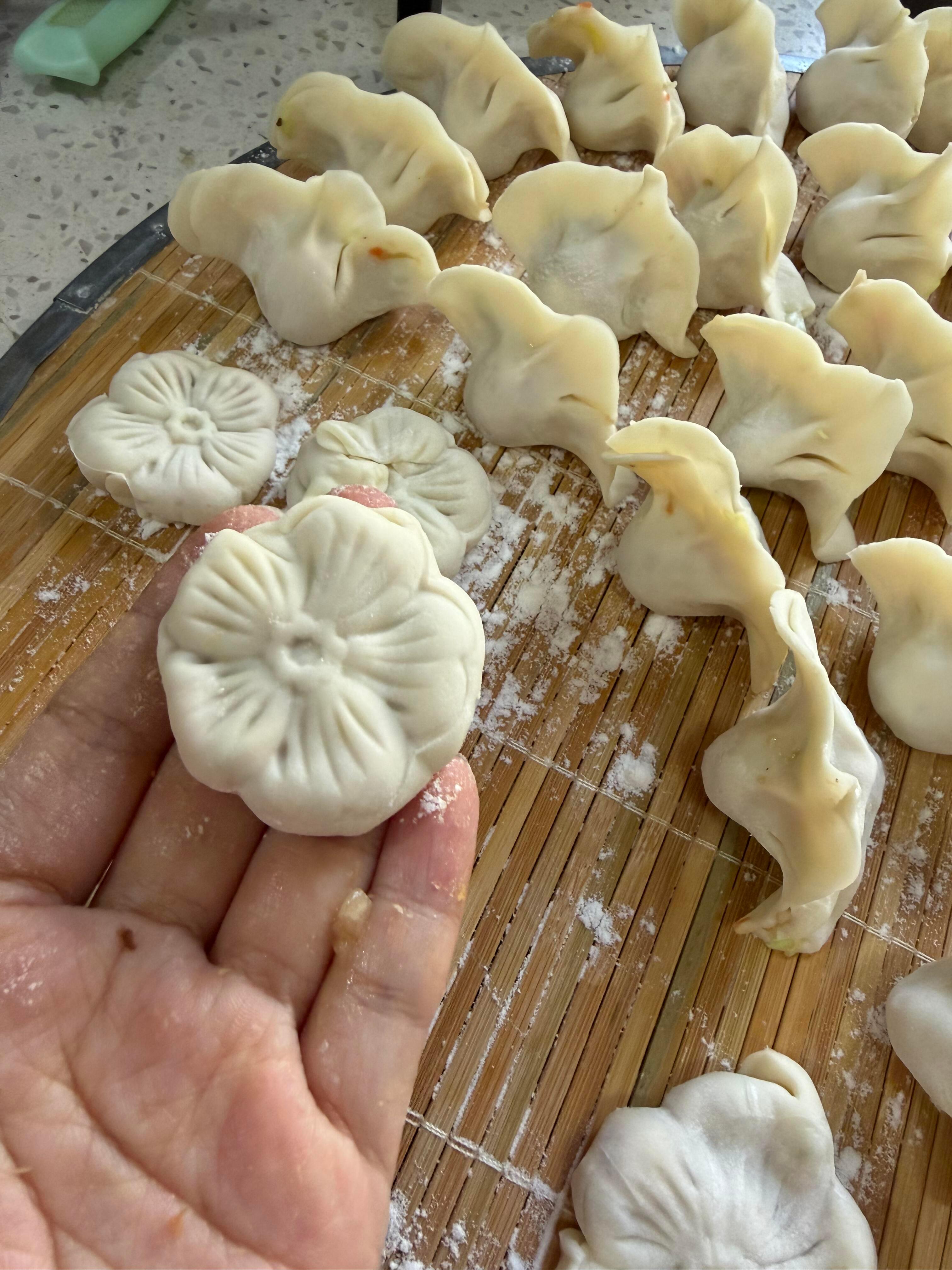 当我意识到月饼只是一种形态就这样包出了月饼一样的饺子🥟，不仅完美避开了中秋吃月