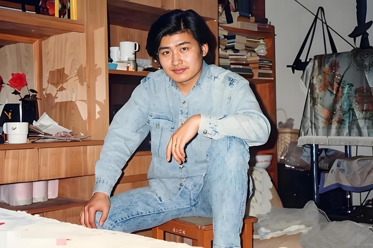 一九九一年华东水灾，刘欢与韦唯发起北京演艺界赈灾义演，却因与央视"风雨同舟"义演