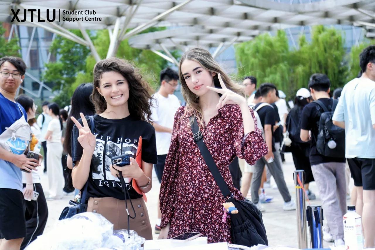 西交利物浦大学的留学生真多
 
漫步西交利物浦大学校园，随处可见不同肤色的国际学