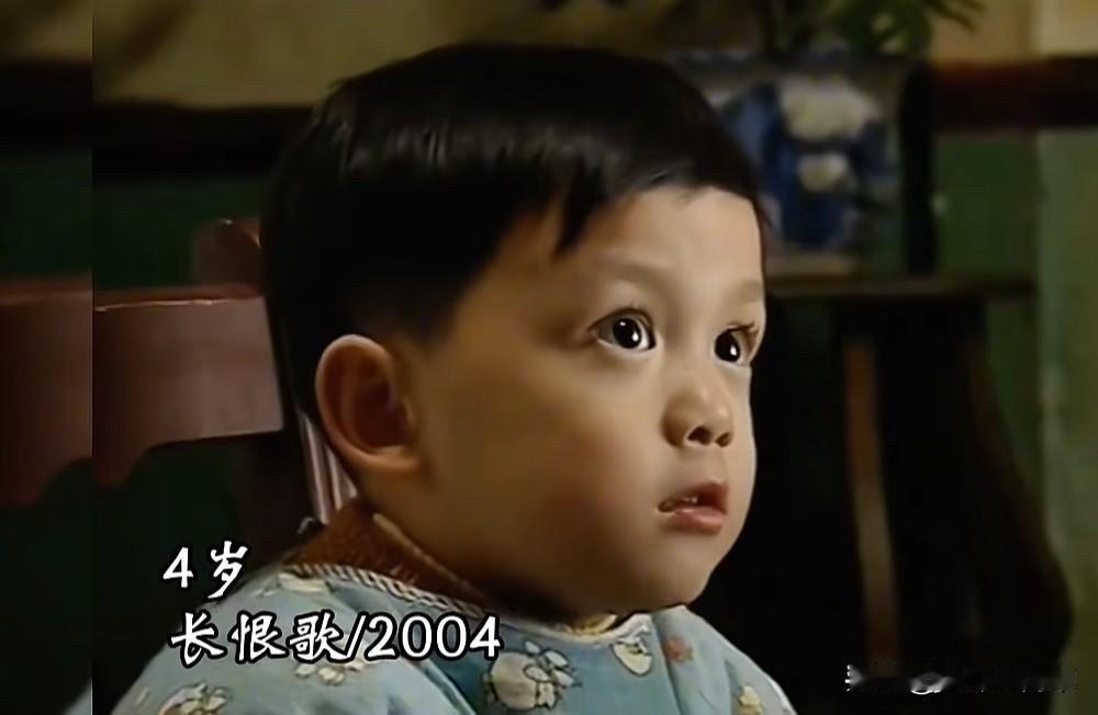 看了吴磊从6岁到25岁的荧幕变化，才发现他是被时光偏爱的小孩，最终活成了所有人的