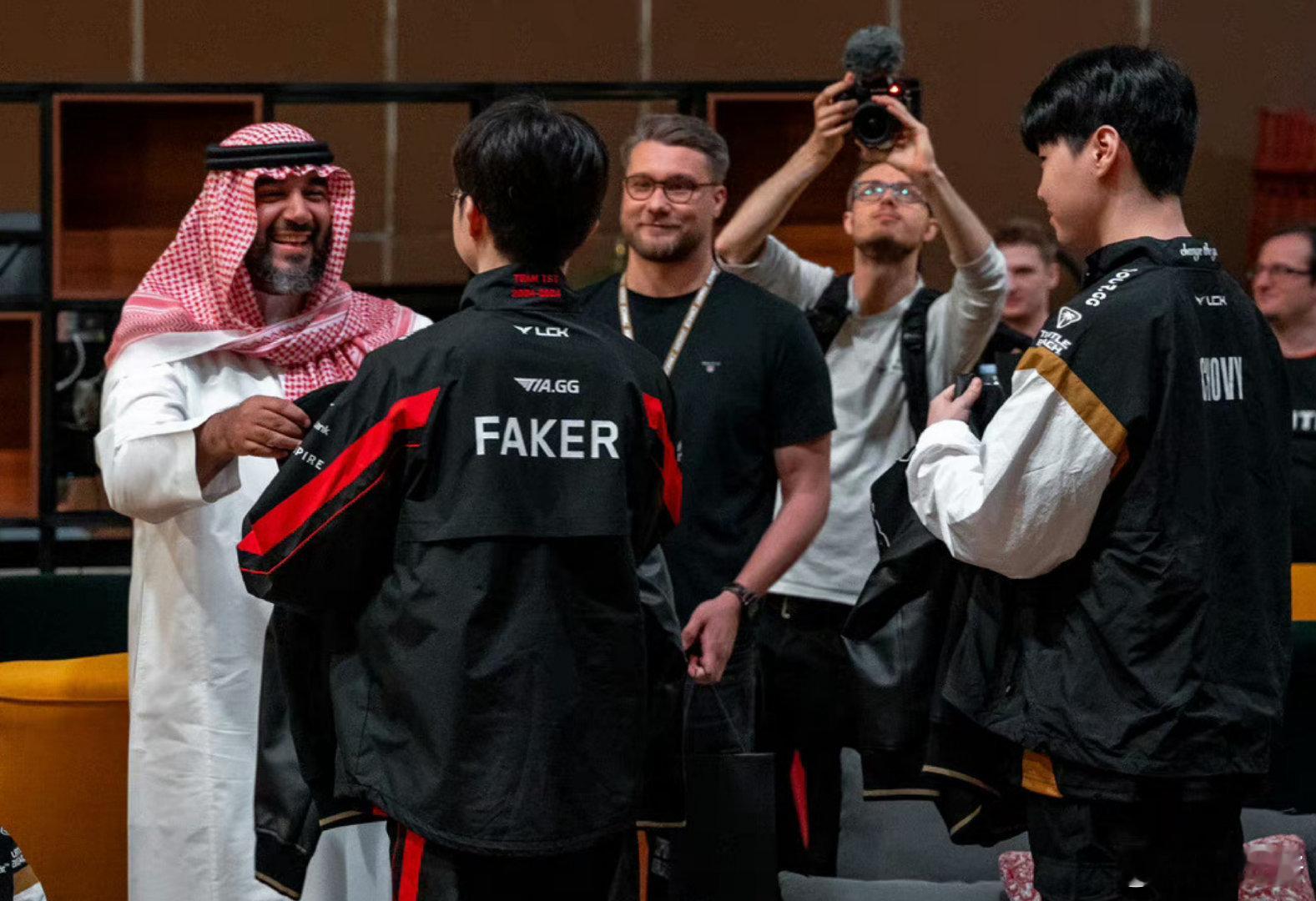 #沙特王子接见Faker和Chovy##EWC电竞世界杯# Faker的影响力！