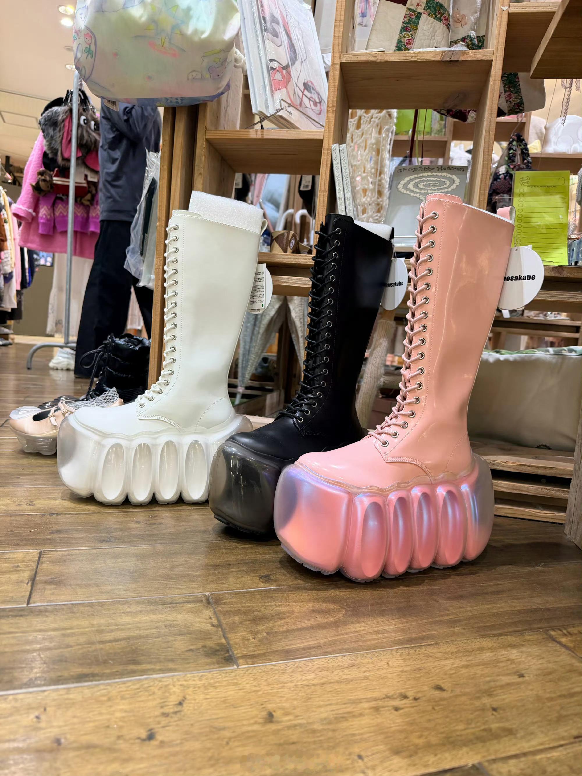 夫妻做出让小个子无痛长高的鞋之前分享过的增高鞋，穿着应该也是无痛。但像这种不是内