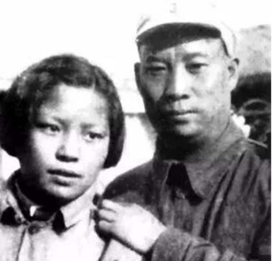 开国上将贺炳炎新婚夜呆坐，不愿意睡觉，新娘以为是将军嫌弃自己，谁知逼问下，将军却