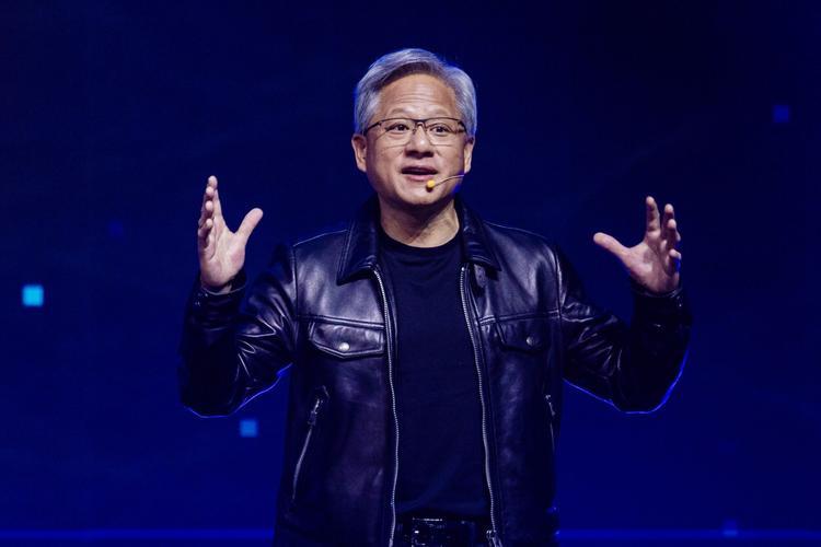 5月28日台北那场“万亿美元晚宴”刚散，英伟达CEO黄仁勋就被记者围得里三层外三
