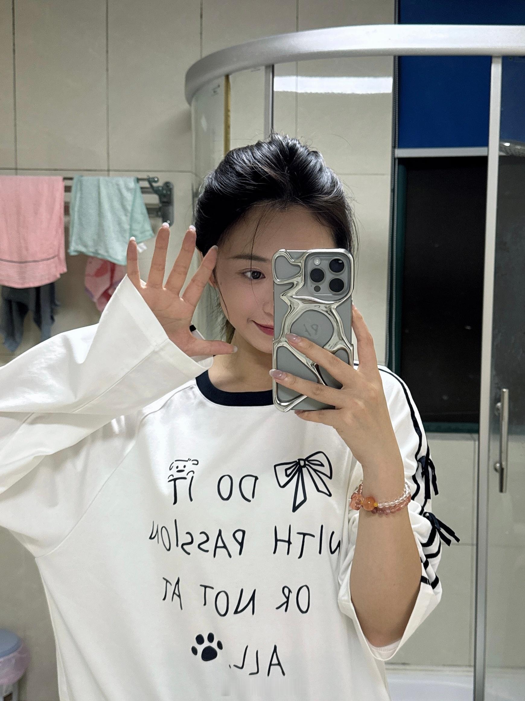扎了头发准备卸妆一抬头发现今天这身皮肤也太太太显年轻了叭！！ ​​​