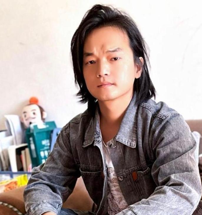 阜阳小伙鲍小光带着一帮平均年龄70岁的留守老人，拍土味三国火爆网络，不仅引发了许