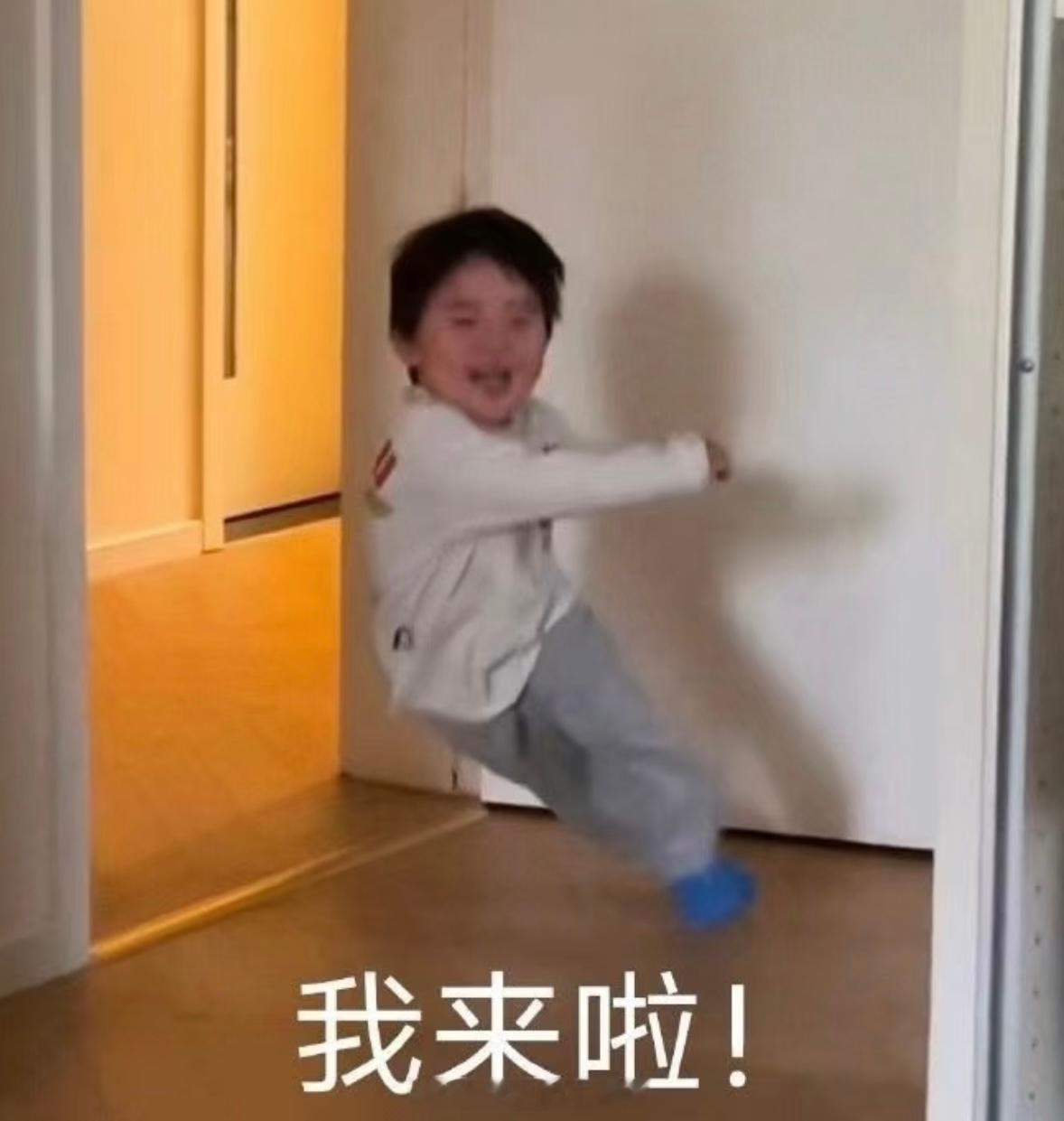 必胜客飞上天了今天第一次围观了美团无人机配送。本来以为大家都在拍无人机，结果发现