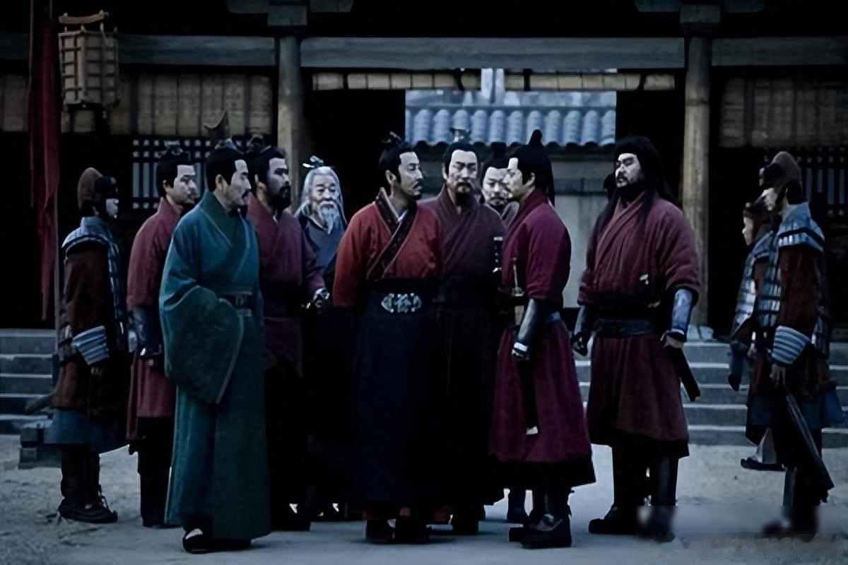 三国 蜀汉灭亡那日，成都城门大开，宣告投降。力劝刘禅投降之人，乃益州本地大儒谯周