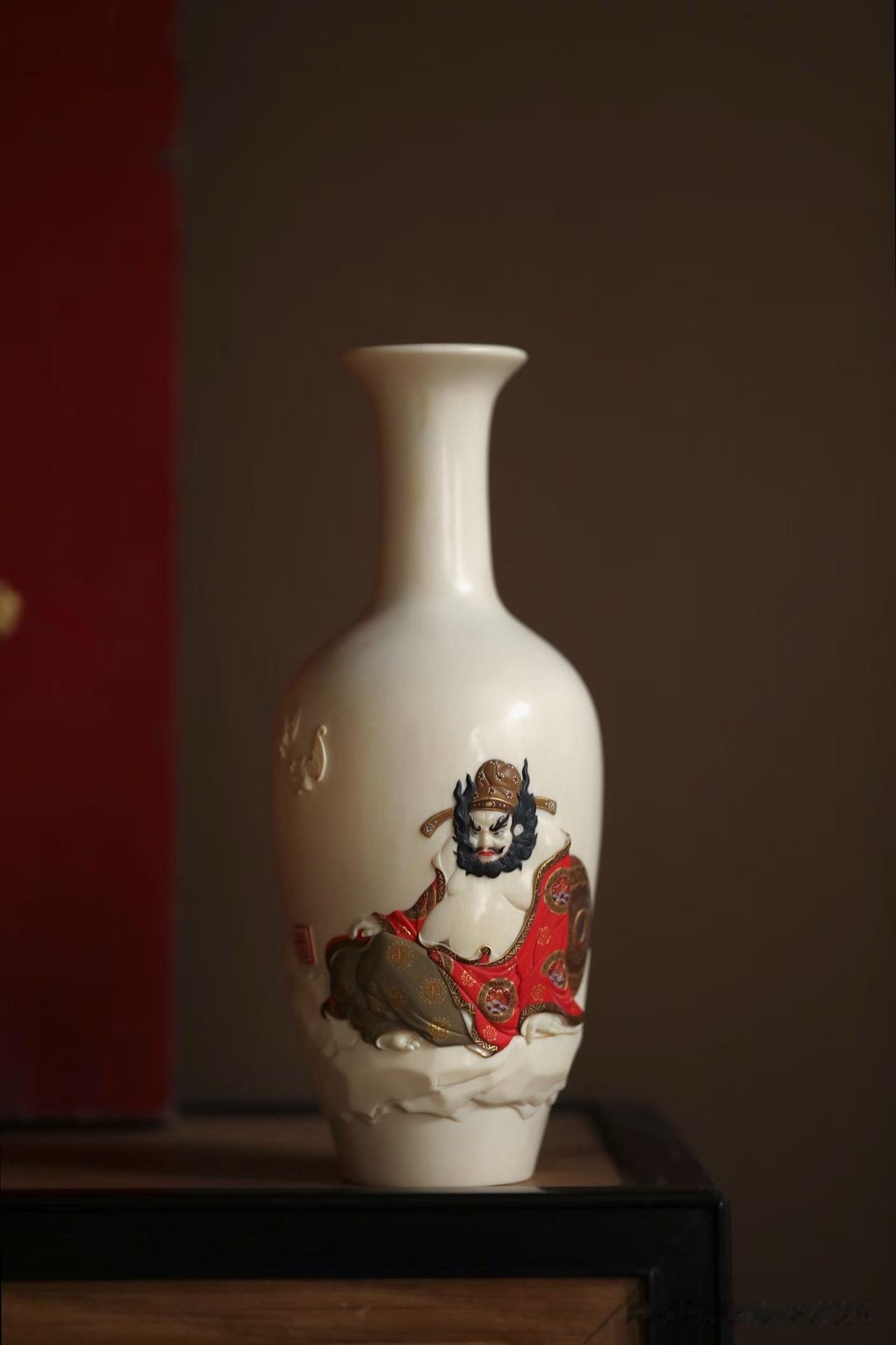 有些“福”，不是写出来的，而是赏出来的。

一只小瓶，藏着温润与雅致。器形简洁流