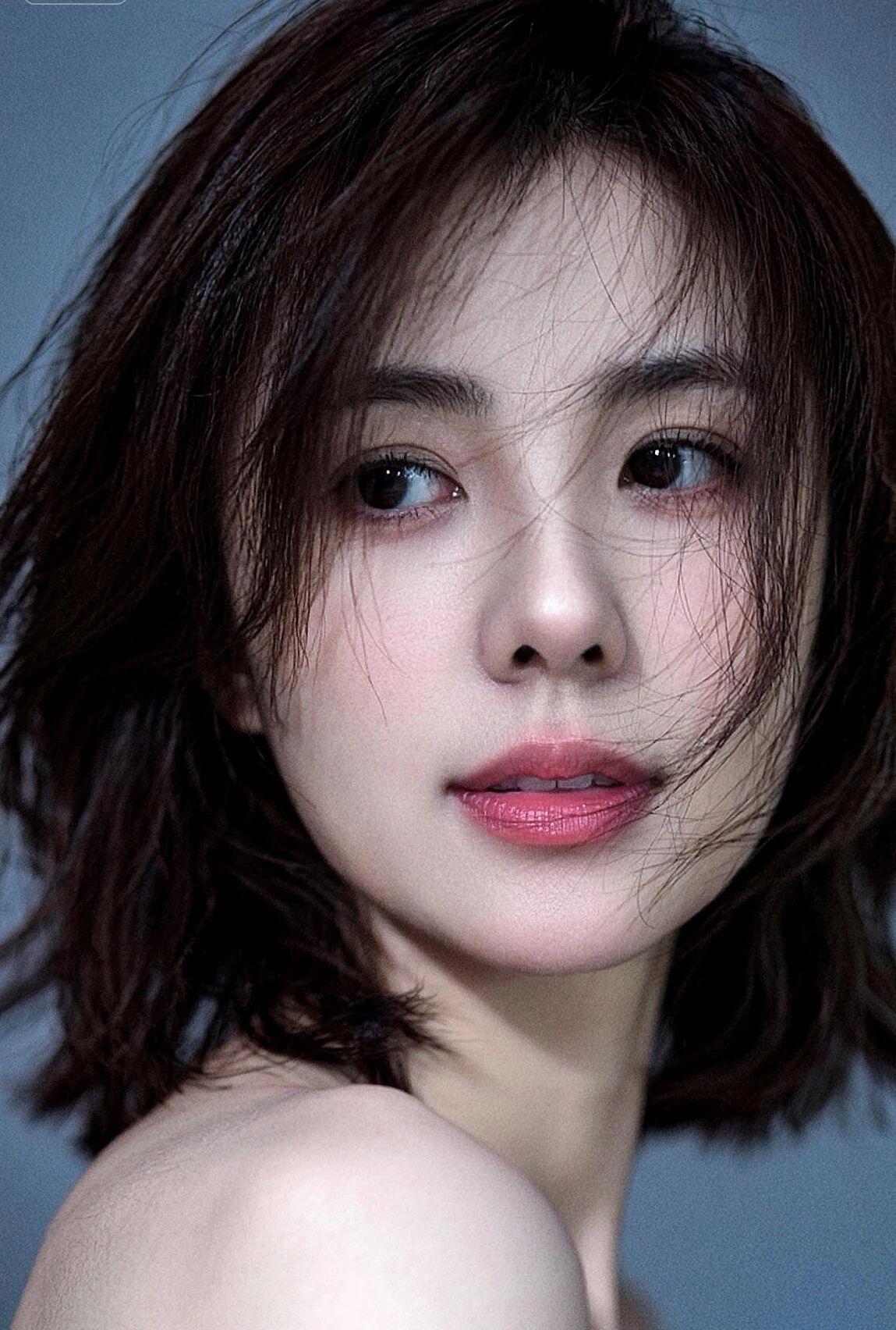 中年女人真有那么大的魅力吗?
中年女性就有一种成熟的美。不是清纯幼稚的是稳重成熟