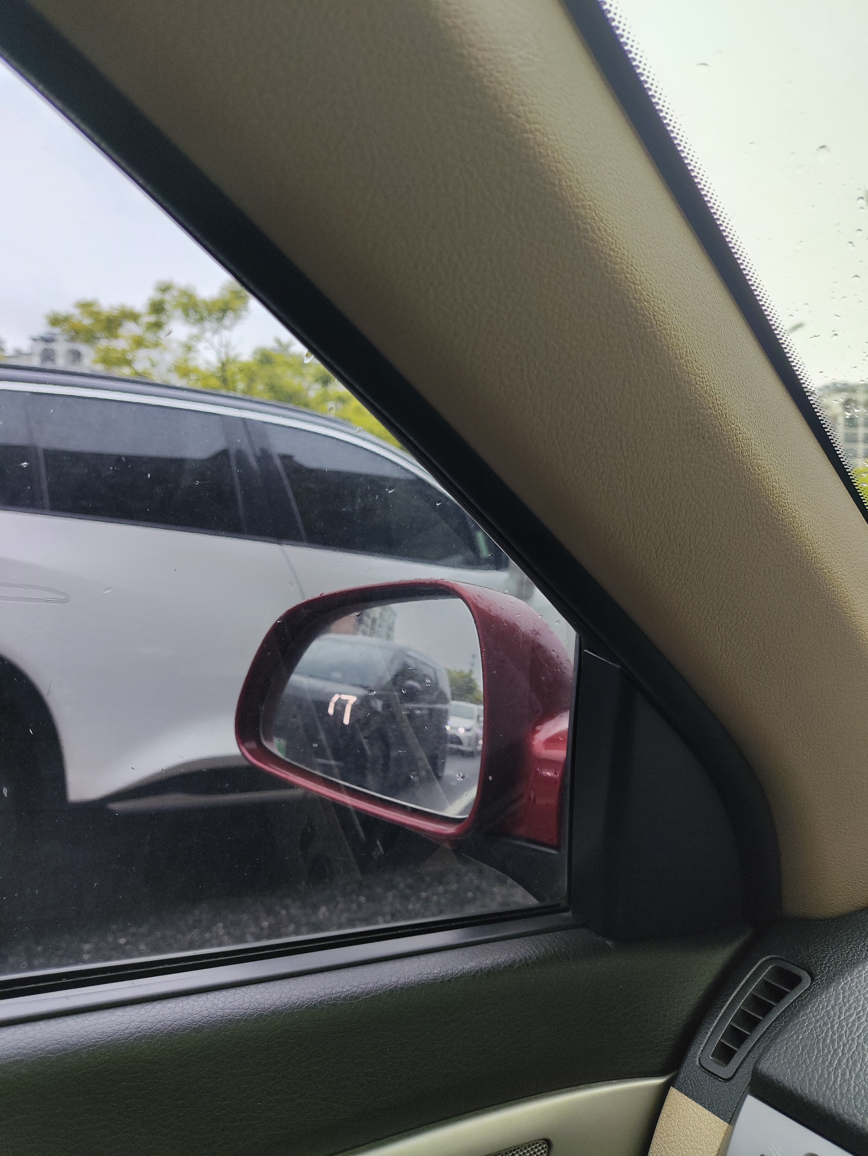 那个娘们儿唧唧的白冰还偷逃近千万啊还好像有些水瞎子还出来狗叫，平时捐了多少多少啥