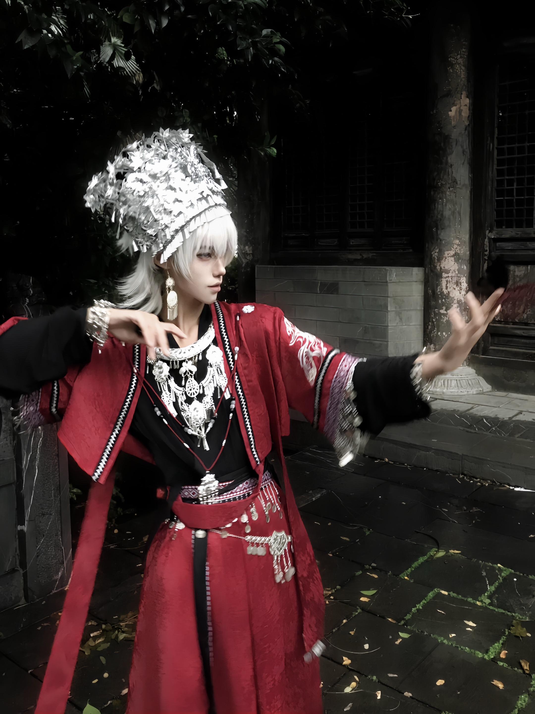 那么不下蛊的话 你愿意跟我走吗。