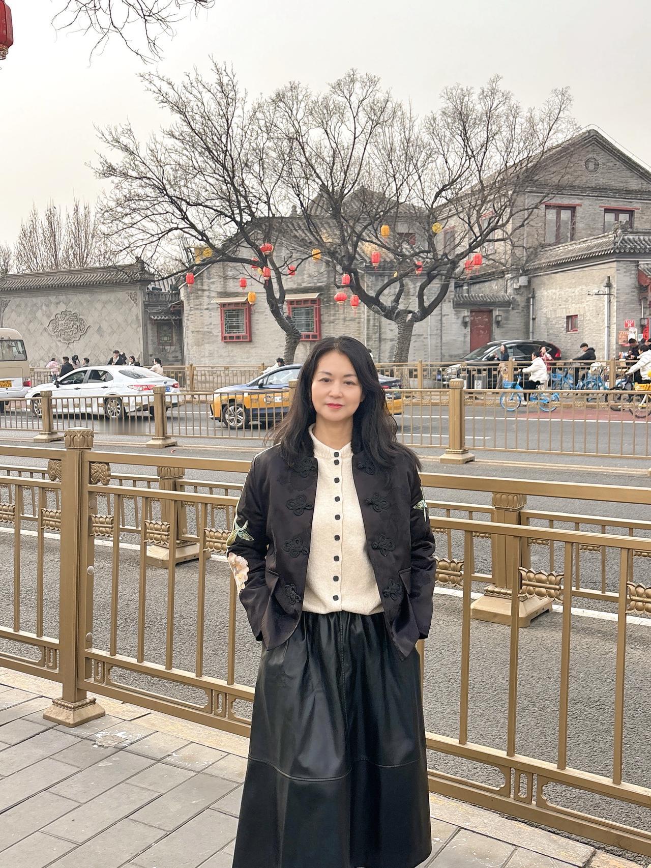 年就这样过去了，没有惊喜，也没有意外，更没有想象中的那么快乐、在这一年一年的更替