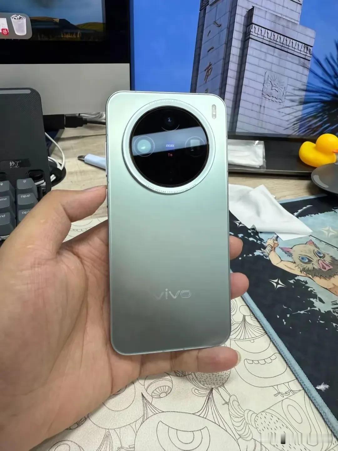 vivo X300配置曝光:6.3英寸的极窄屏+超声波指纹

今日，有数码博主透