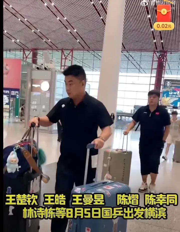 8月5日上午国乒团队出发，日本横滨参加WTT冠军赛。
看到王皓指导，孙逊指导，孙