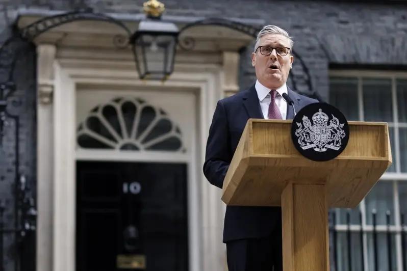 斯塔默宣布请辞将回归家庭：
2年前就任是一生最自豪时刻！
英国首相斯塔默22日稍