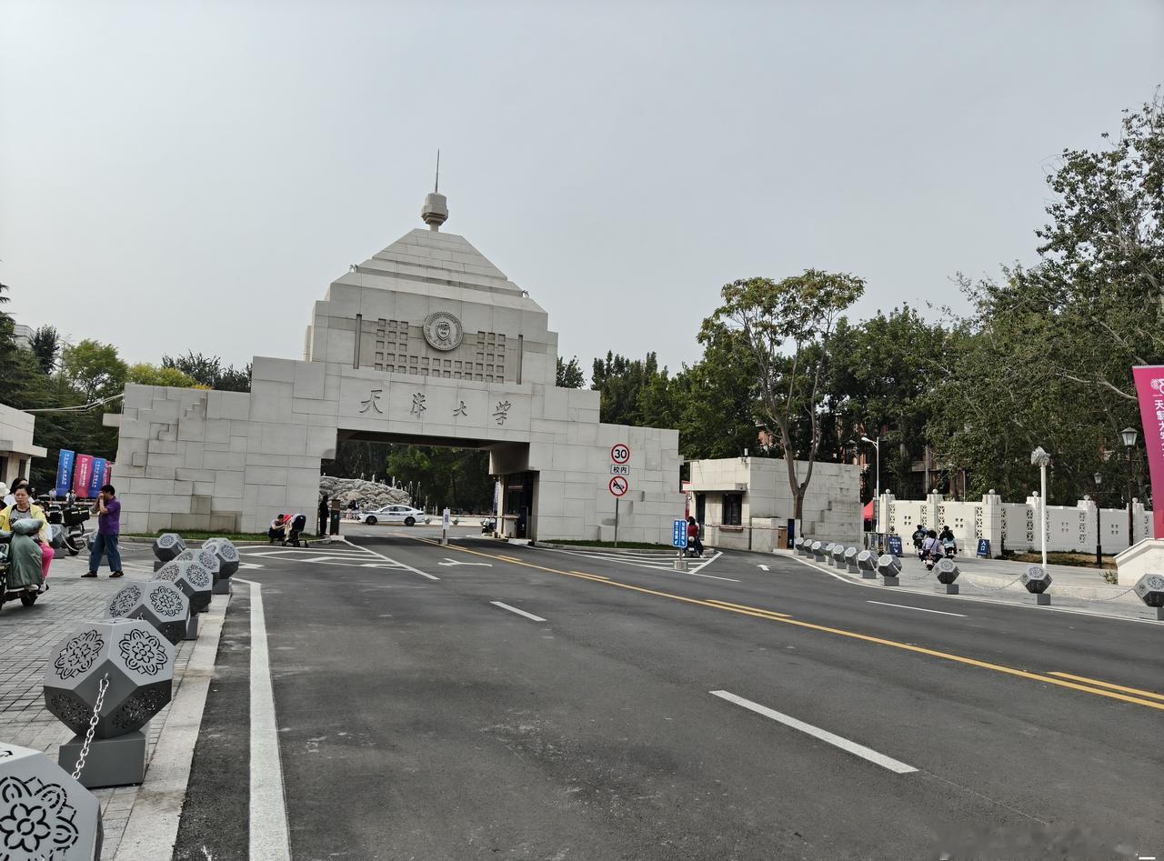 我胡汉三又回来辣！
毕业就装修甚至凭空多出一栋楼
天津大学建校130周年天津大学