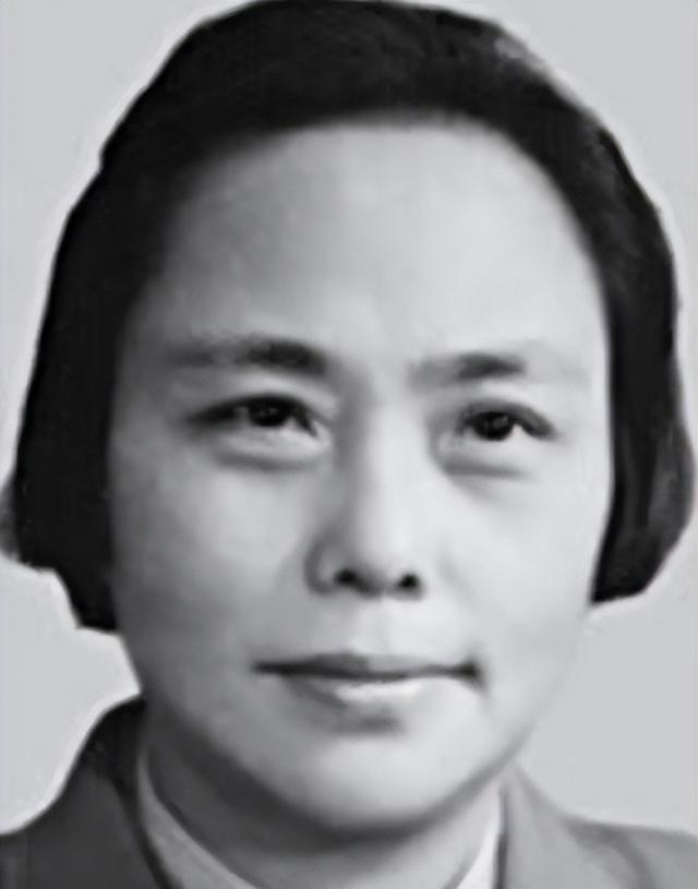 她活了 106岁，是真正的“红色传奇”，丈夫是上将、姐夫是元帅、儿子是少将，自己