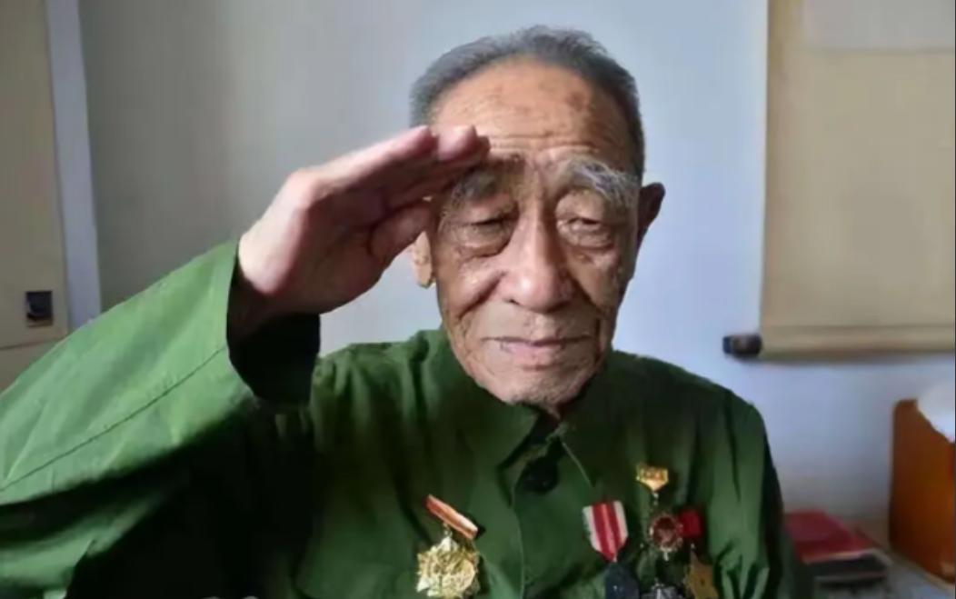 1973年，杨得志下乡看望老战友，却发现老战友生病却没钱治，县委见他生气，急忙解