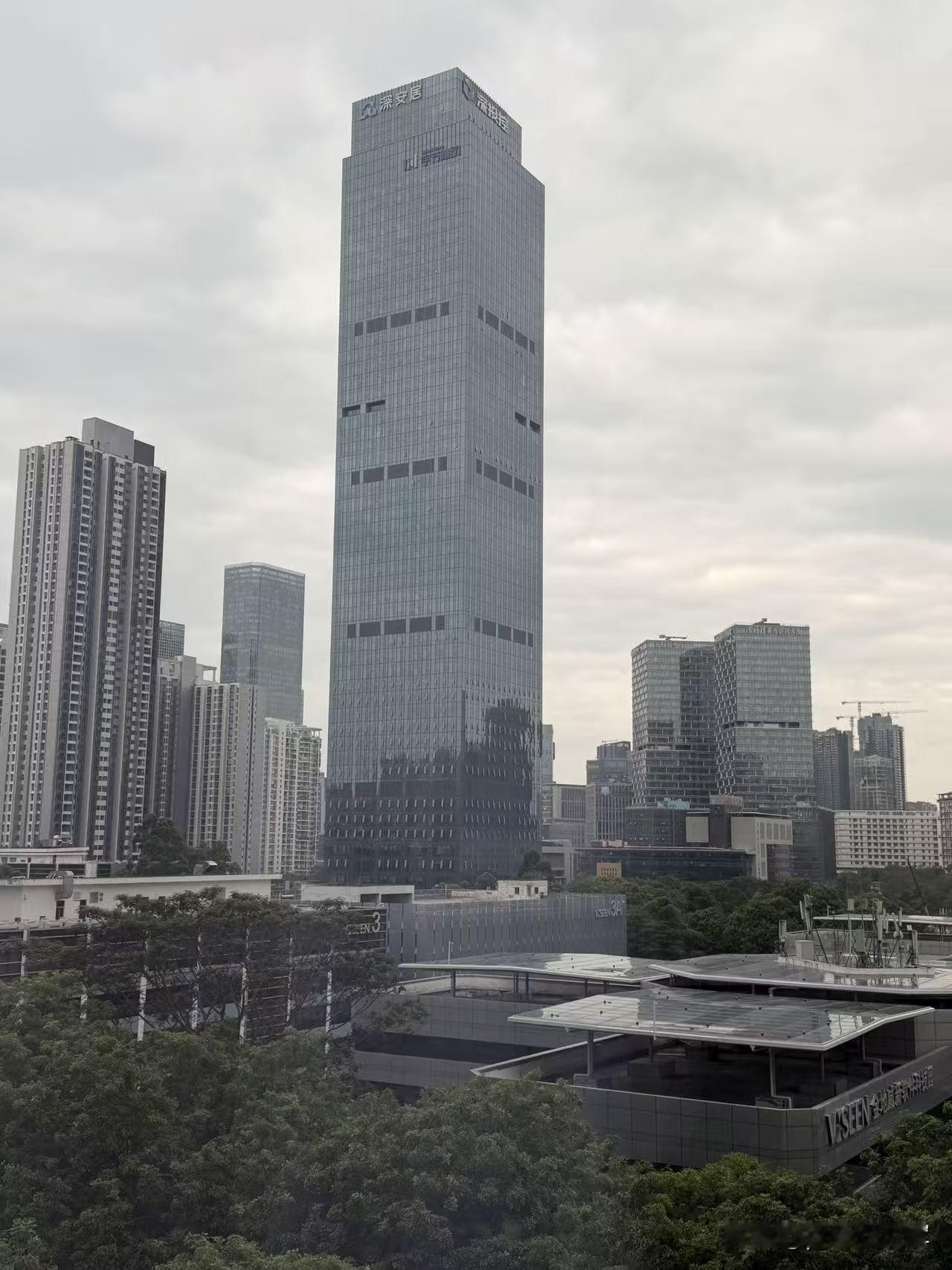 我现在都不看真人短剧，而喜欢看AI短剧。
真人短剧演员演技和外貌形象有时不尽人意