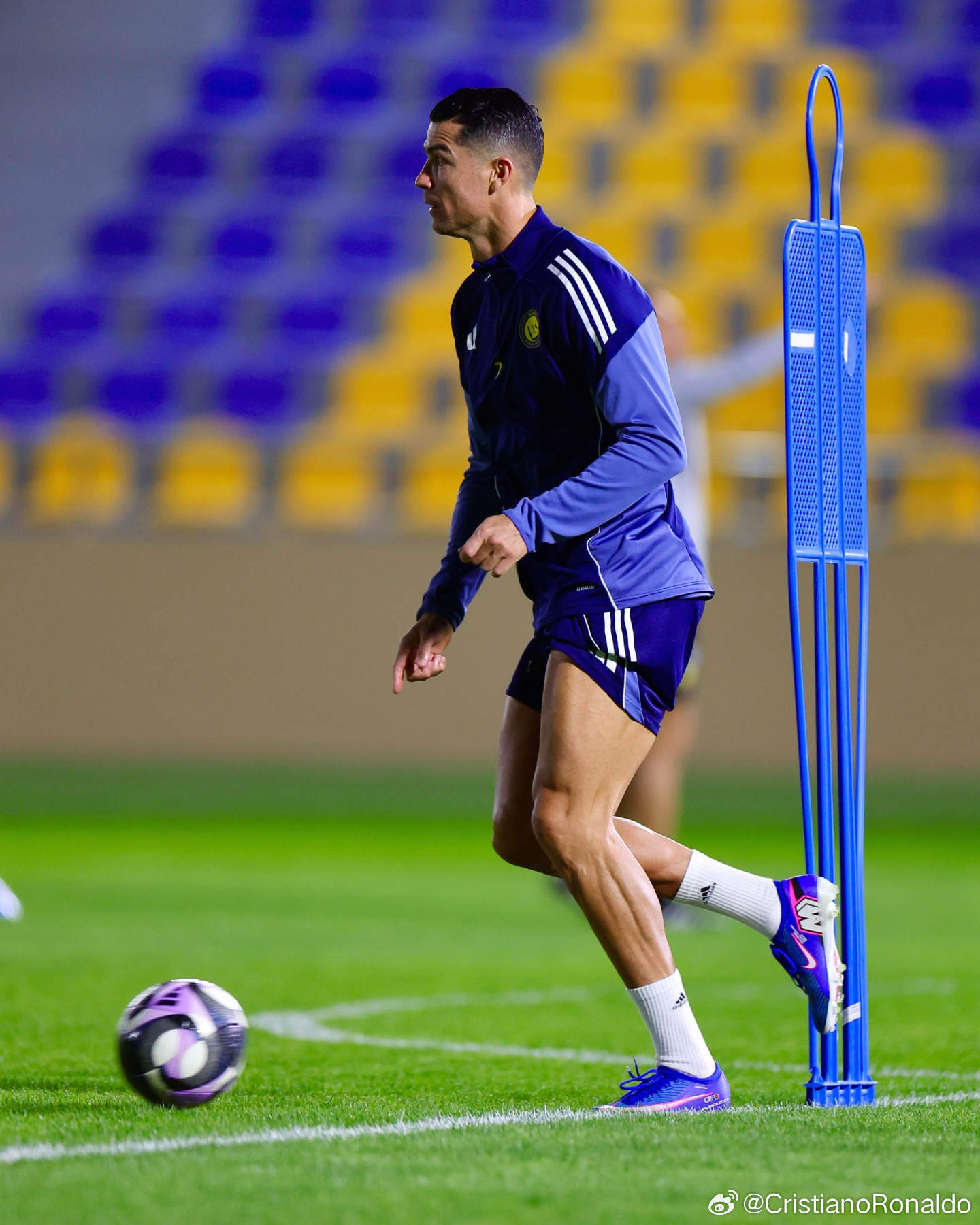 #C罗罢赛第3场##C罗硬刚到底# 据沙特方面消息源报道，C罗仍然不会参加利雅得