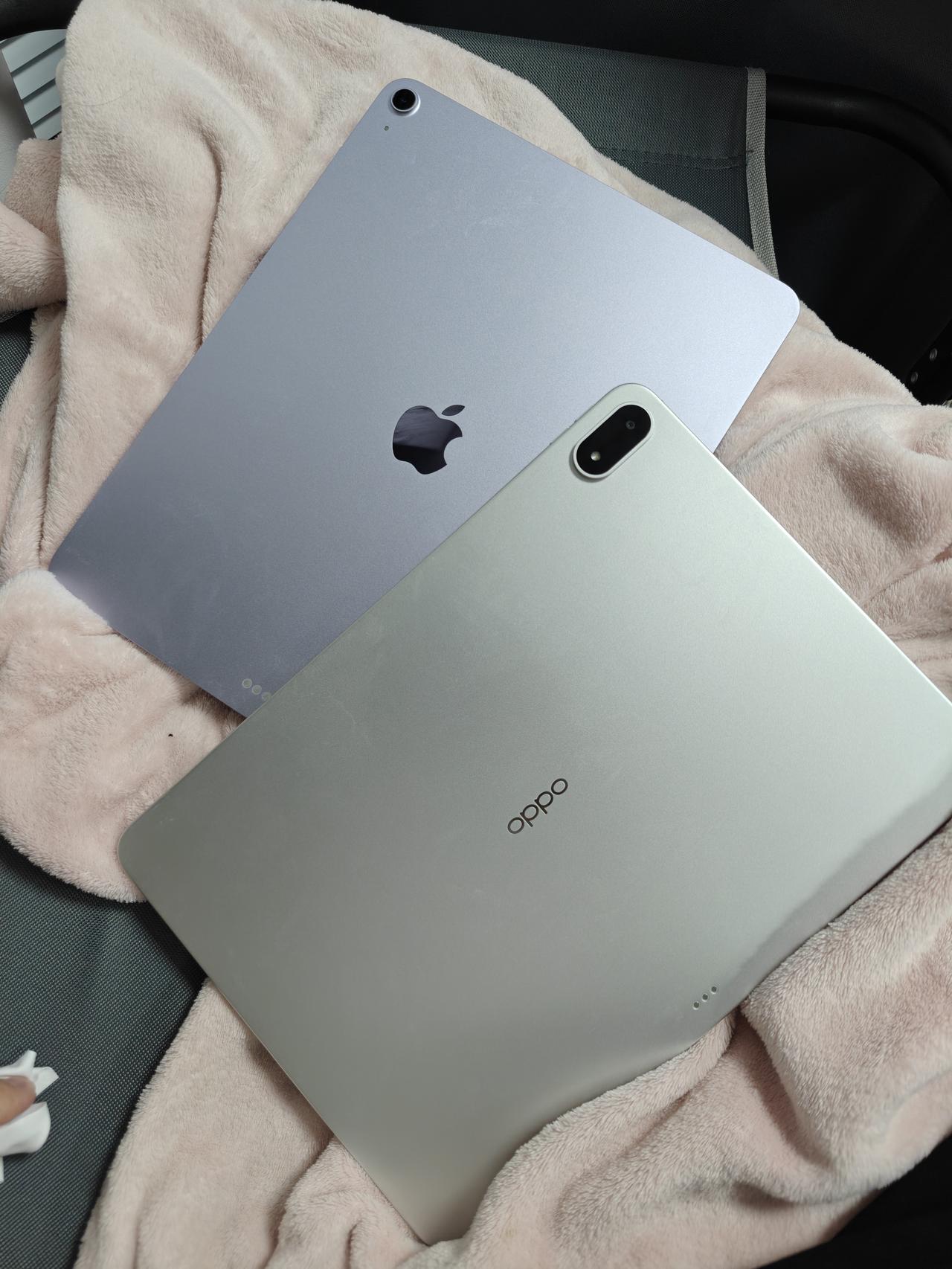 同时拥有两块大平板的爽感，谁懂？
之前一直用iPad Air，觉得日常看剧、记点