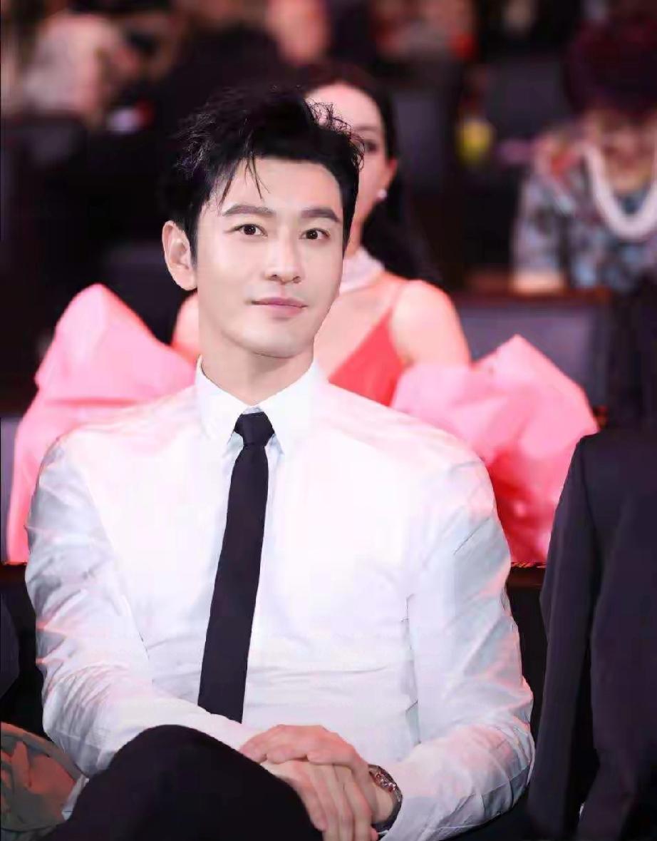 48岁黄晓明，离婚4年后凭《小城大事》杀疯了！这次他甩掉“霸道总裁”标签，演80