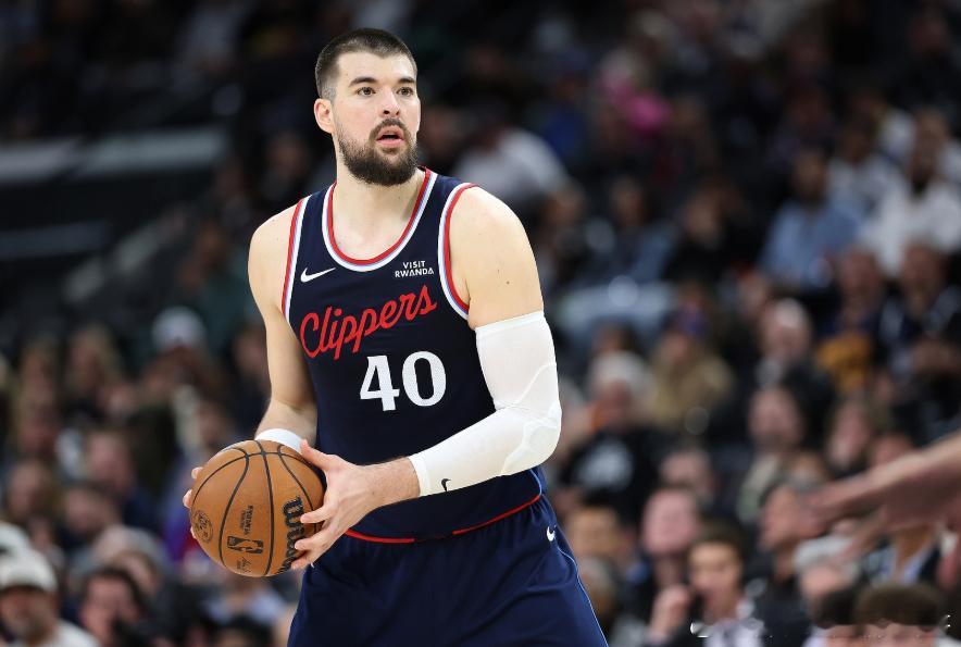 今日，快船官方宣布和步行者的交易。快船送出祖巴茨和科比·布朗，从步行者得到马瑟林