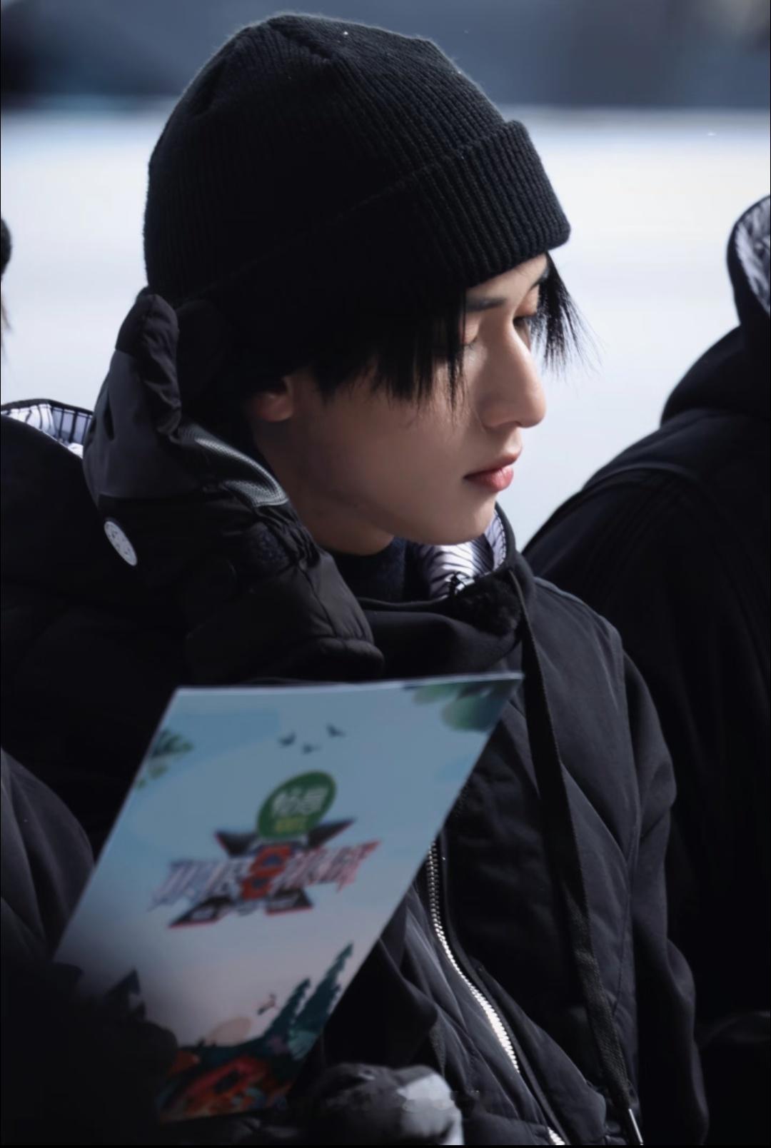 此男完全是顶级骨相来的 