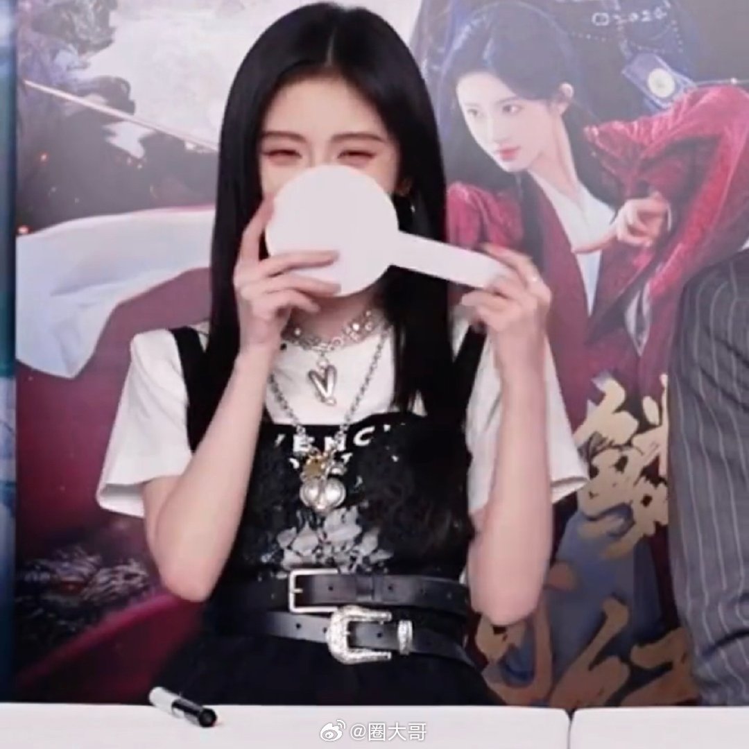 鞠婧祎田嘉瑞不熟就是说鞠婧祎的零绯闻，也不是白来的吧！鞠婧祎和田嘉瑞在《月鳞绮纪