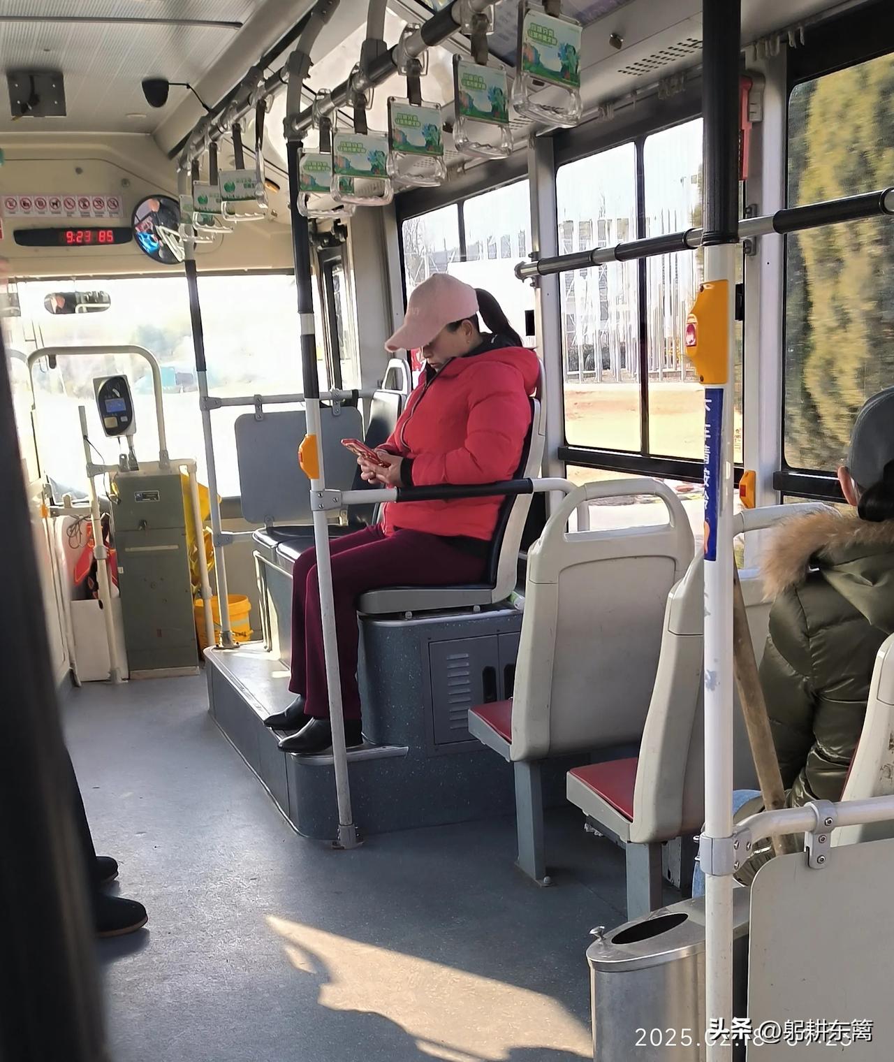 现在的这个社会，真的是看不懂了，是人心不古了还是美女都变的那么年轻了？

刚上公