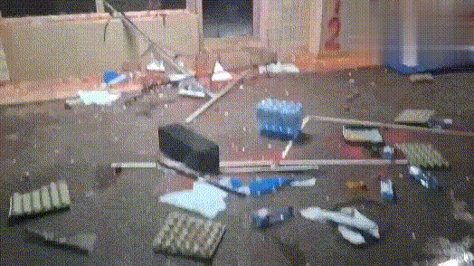 蒙面暴徒攻击塞尔维亚执政党党部，300人差点被活活烧死，有人想复刻“敖德萨惨案”