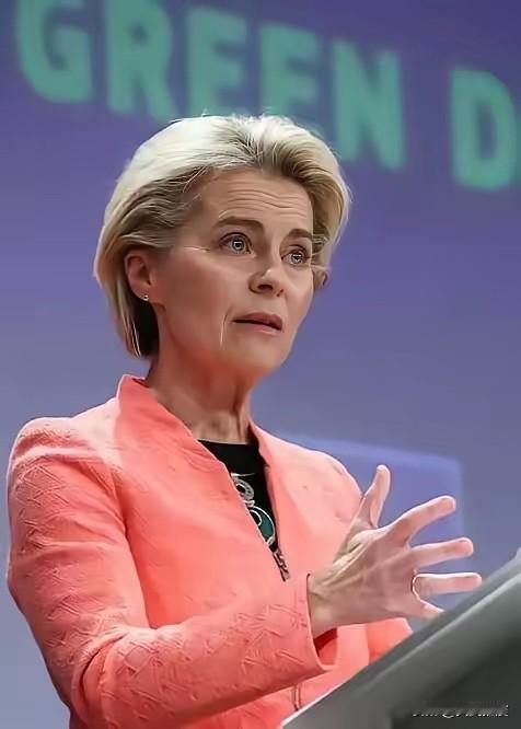 我的老天，要是我们真帮美国把中国搞垮了，那美国不就是成了全世界的老大，想干嘛干嘛