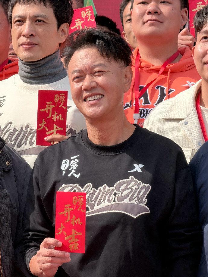 狄仁杰演上华妃的爹了 梁冠华从神探到大家长的转型太成功！《多喜一家人》里他既要应