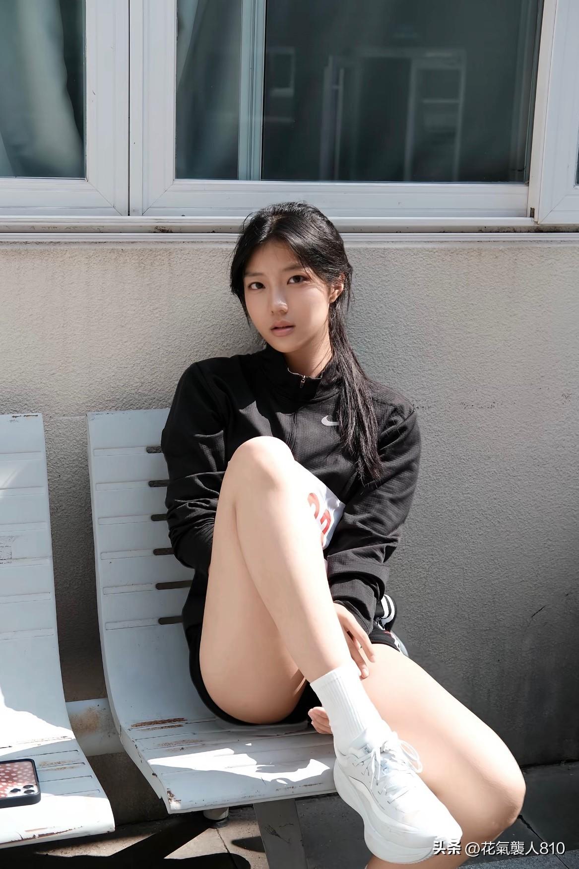 女孩子怎么穿搭既时尚又好看?
女高