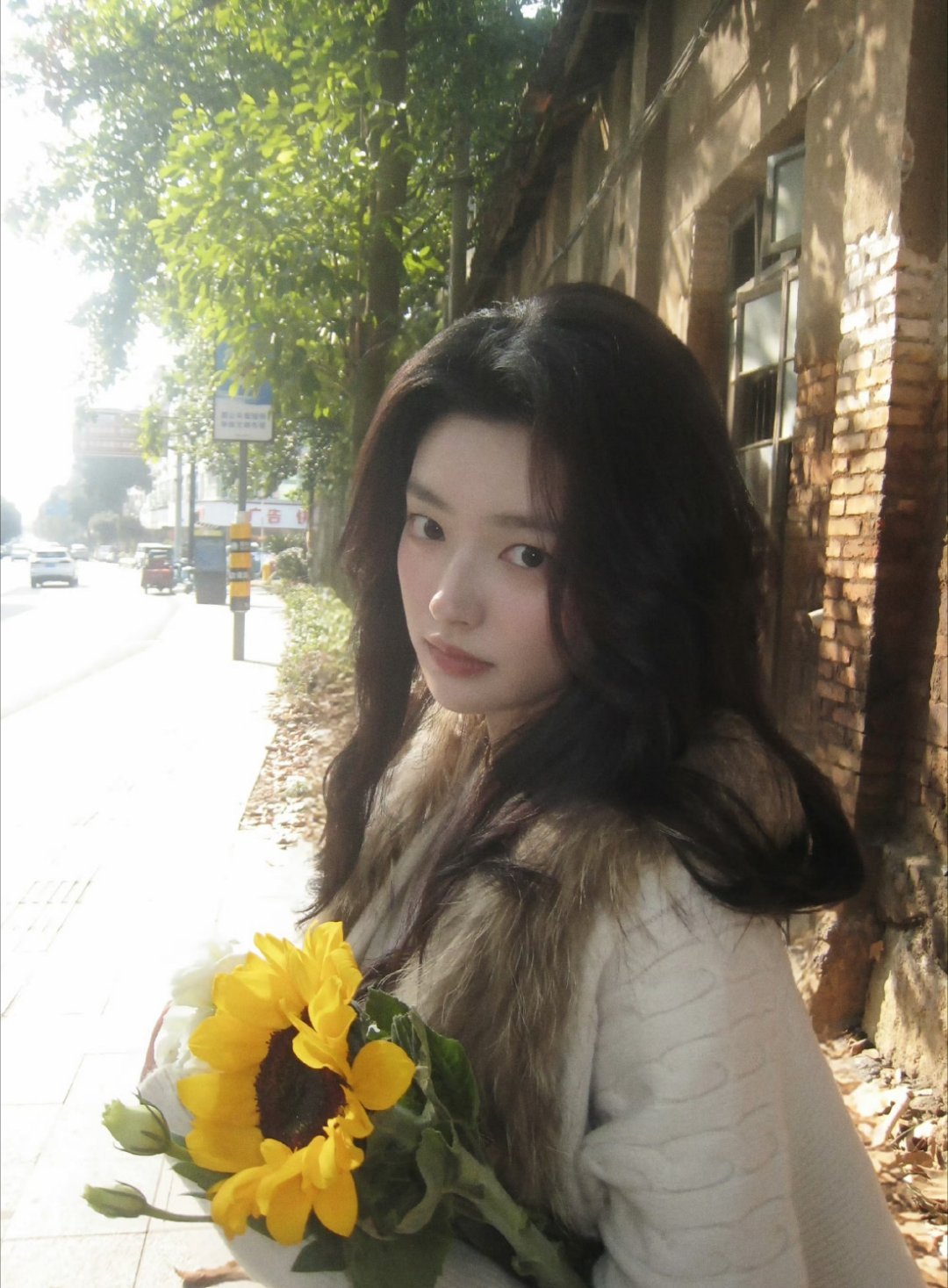 徐若晗就像向日葵的花语，我眼中只有你我们永永远远都要像向日葵一样热烈好吗！ 