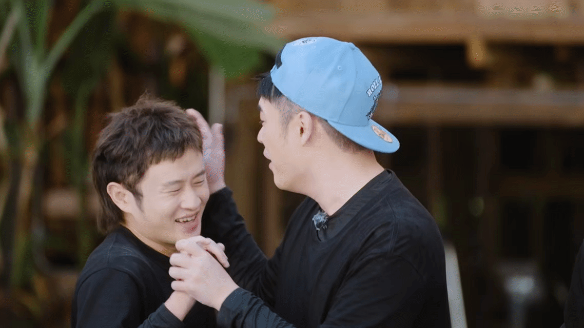 邓超王勉你们有点火热了王勉是懂怎么拿捏邓超的，一个脸颊吻超哥直接闭麦了哈哈哈哈哈