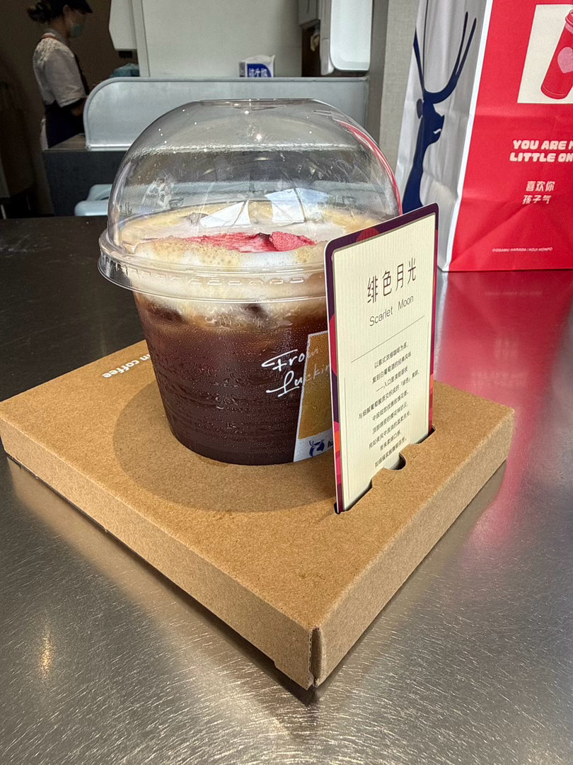 “我的产品卖点是什么”和“我这款产品适合哪些人”，前者成功的机率大于后者。前者一