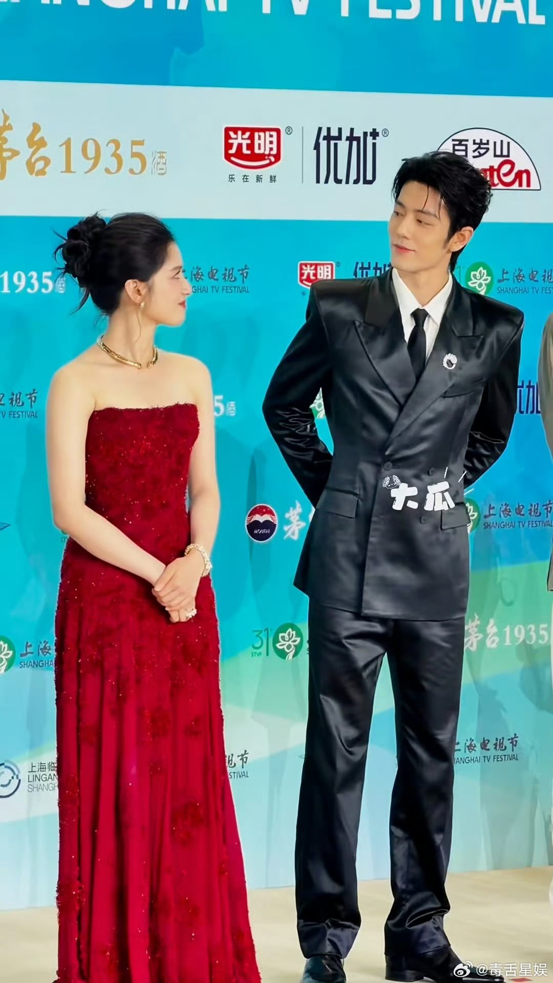 肖战张婧仪这个对视笑肖战张婧仪红毯对视笑 啊啊啊啊奴奴荼荼售后🈶 