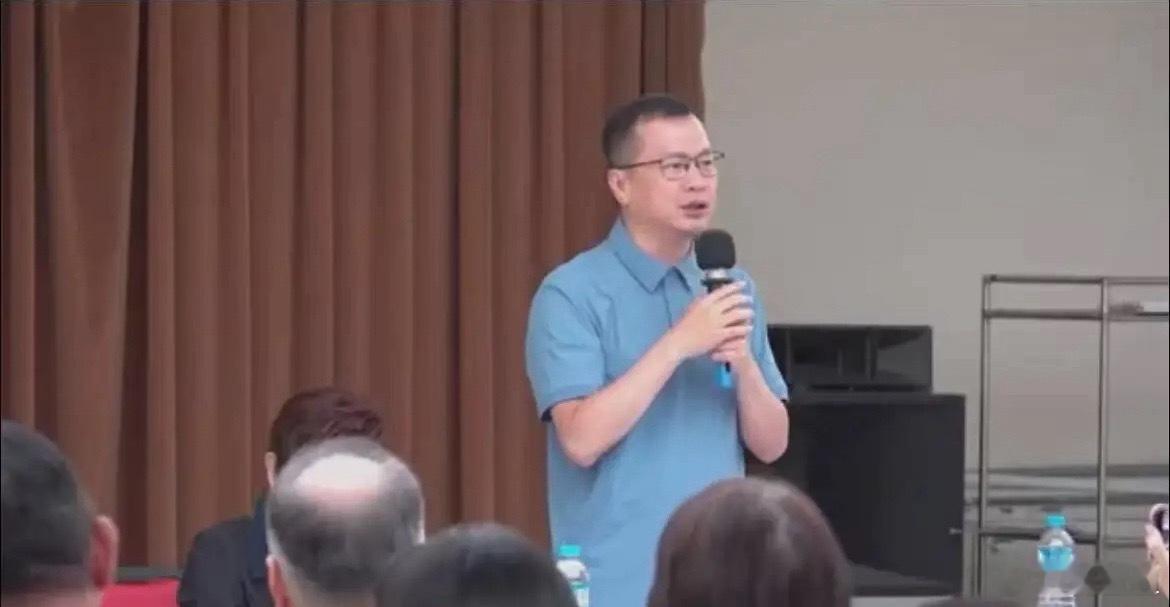 5月3日，新党侯汉廷举办《以中华之名》新书发表会，柯文哲、洪秀柱自爆曾挖角侯汉廷
