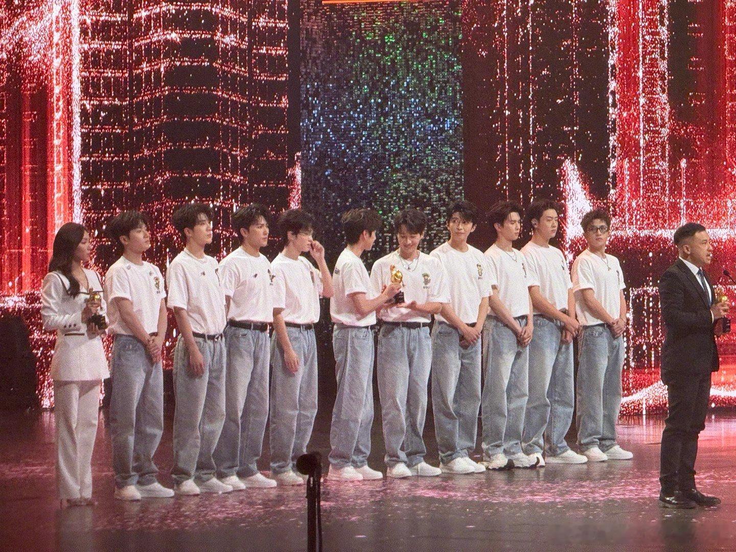 尖叫之夜内场 十个勤天内场图🈶[哇]哥十个好帅啊 