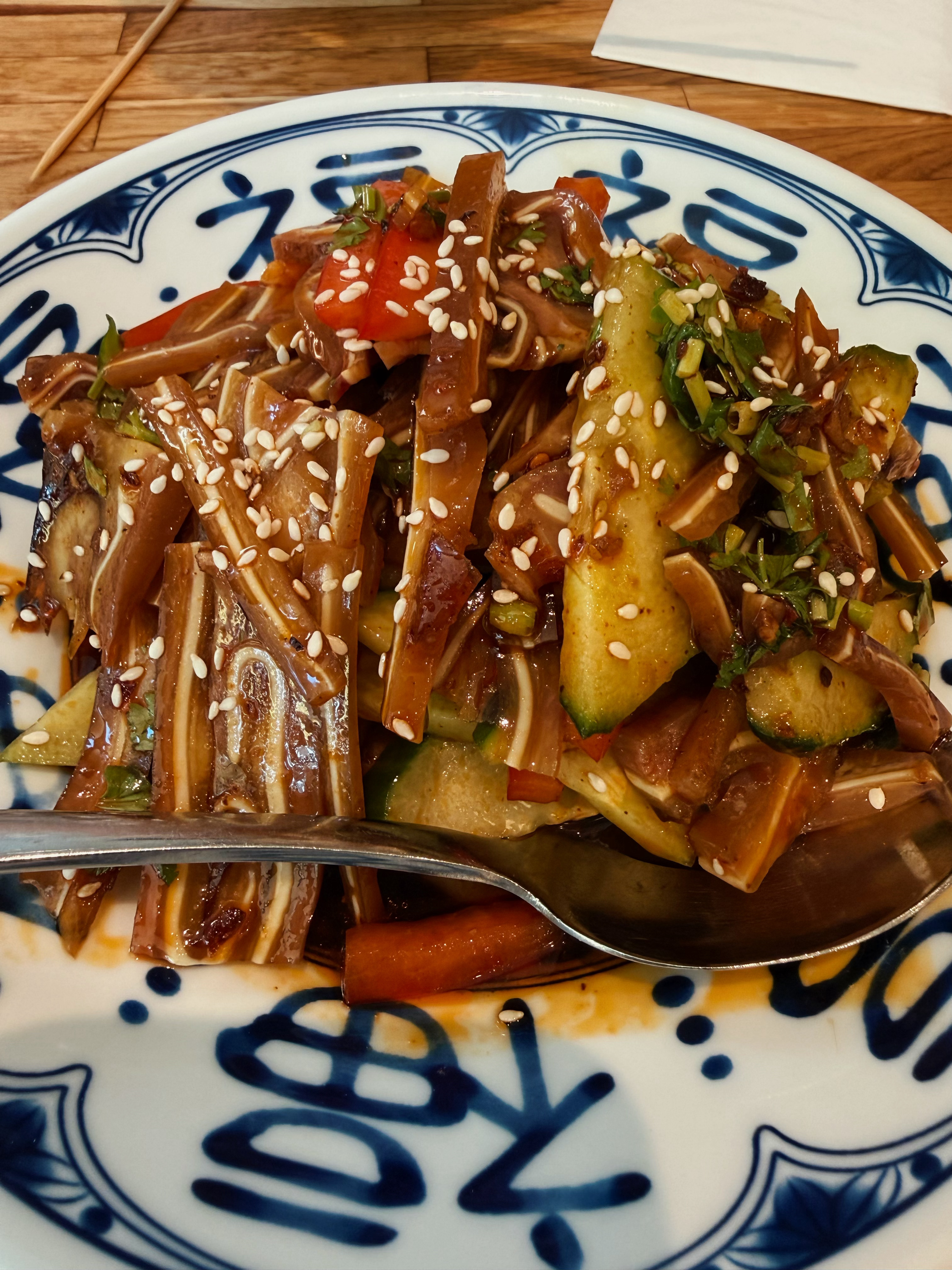 今天吃什么🍴𰻞𰻞面+喜茶，只要不吃媒体餐就行🤨随心所旭